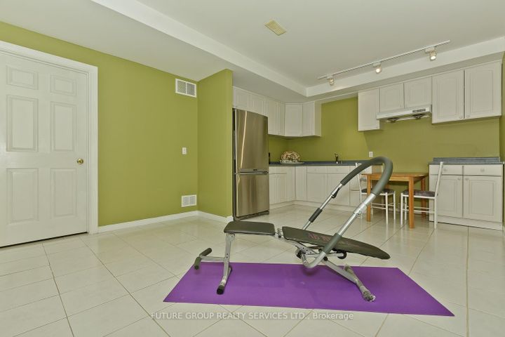Photo 34 at 2 Willow Heights Court N, Wellington, Brampton