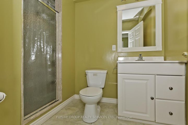 Photo 37 at 2 Willow Heights Court N, Wellington, Brampton