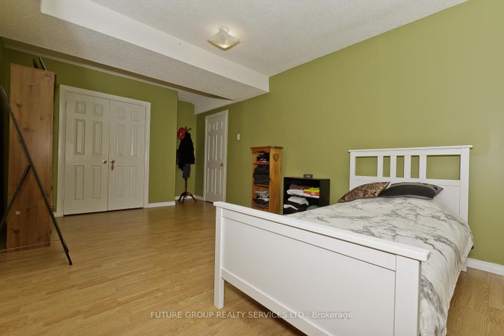 Photo 40 at 2 Willow Heights Court N, Wellington, Brampton