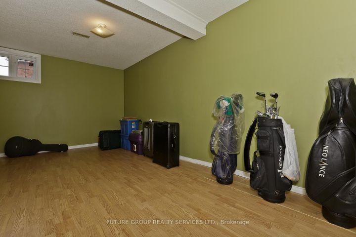 Photo 42 at 2 Willow Heights Court N, Wellington, Brampton