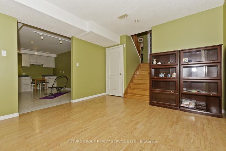 Photo 43 at 2 Willow Heights Court N, Wellington, Brampton