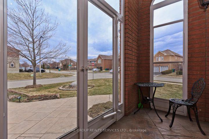 Photo 44 at 2 Willow Heights Court N, Wellington, Brampton
