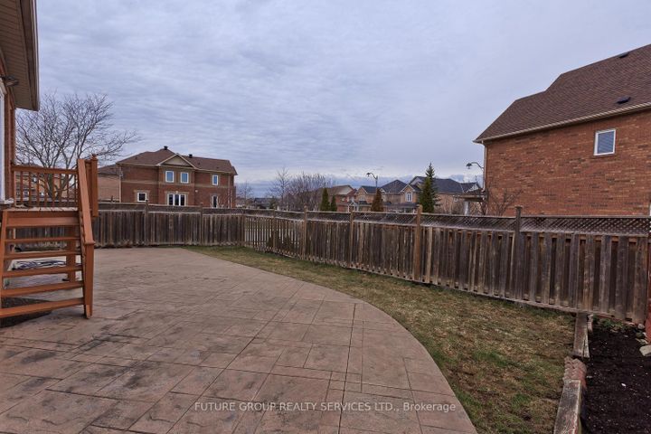 Photo 48 at 2 Willow Heights Court N, Wellington, Brampton