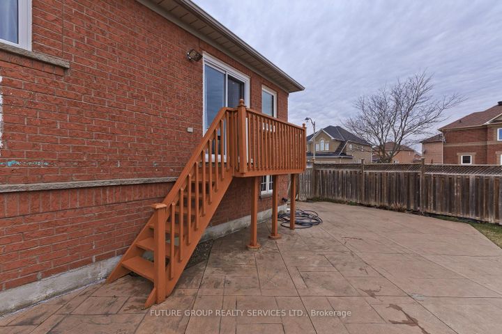 Photo 49 at 2 Willow Heights Court N, Wellington, Brampton