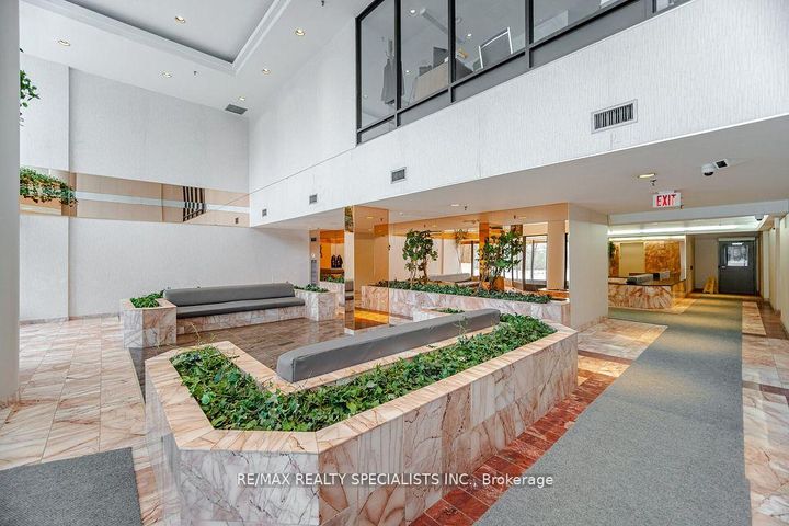 Photo 6 at 805 - 5 Rowntree Road N, Jamestown, Toronto