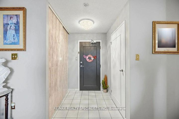 Photo 8 at 805 - 5 Rowntree Road N, Jamestown, Toronto