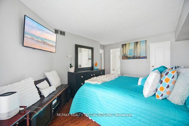 Photo 22 at 805 - 5 Rowntree Road N, Jamestown, Toronto