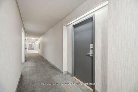 Photo 7 at 805 - 5 Rowntree Road N, Jamestown, Toronto