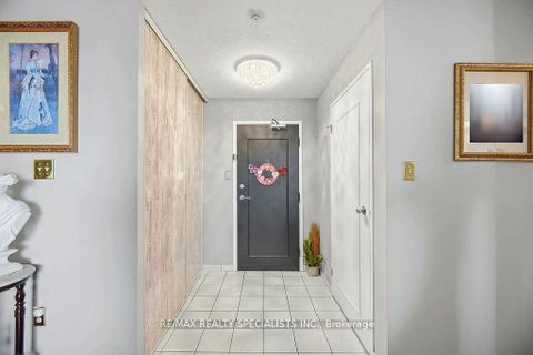 Photo 8 at 805 - 5 Rowntree Road N, Jamestown, Toronto