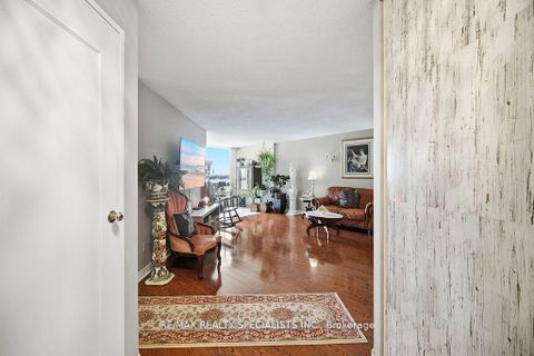 Photo 9 at 805 - 5 Rowntree Road N, Jamestown, Toronto