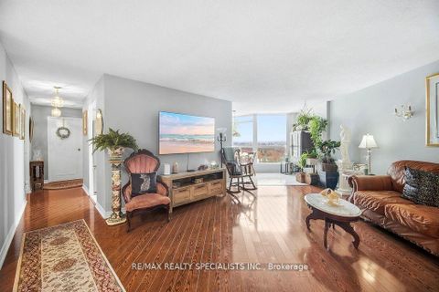 Photo 13 at 805 - 5 Rowntree Road N, Jamestown, Toronto
