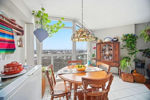 Photo 15 at 805 - 5 Rowntree Road N, Jamestown, Toronto