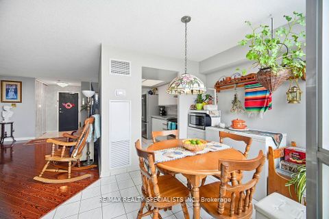 Photo 16 at 805 - 5 Rowntree Road N, Jamestown, Toronto
