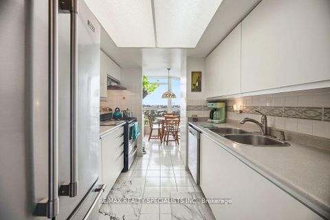 Photo 17 at 805 - 5 Rowntree Road N, Jamestown, Toronto