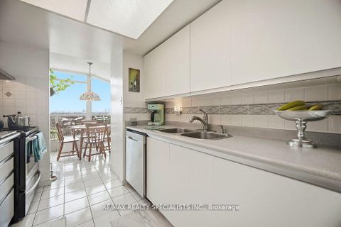 Photo 19 at 805 - 5 Rowntree Road N, Jamestown, Toronto