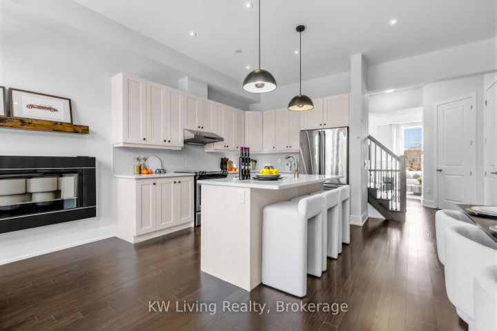 Photo 11 at 9132 Bathurst Street, Patterson, Vaughan