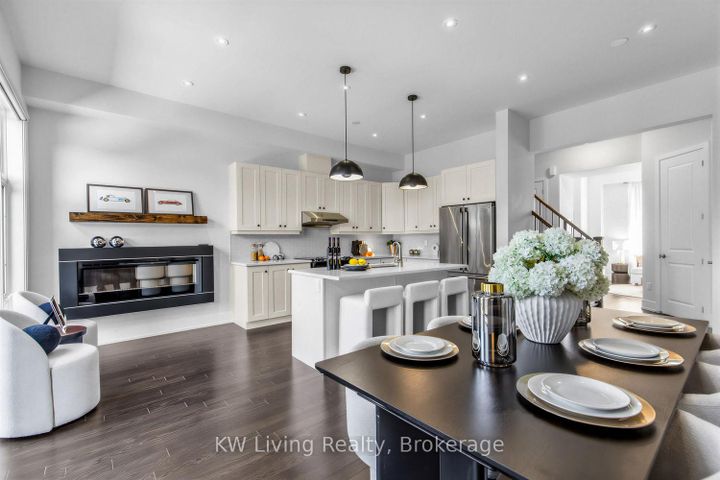 Photo 18 at 9132 Bathurst Street, Patterson, Vaughan