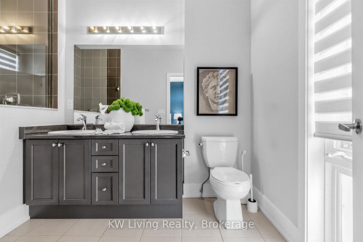 Photo 24 at 9132 Bathurst Street, Patterson, Vaughan