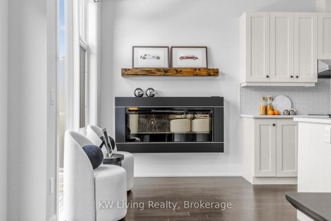 Photo 15 at 9132 Bathurst Street, Patterson, Vaughan