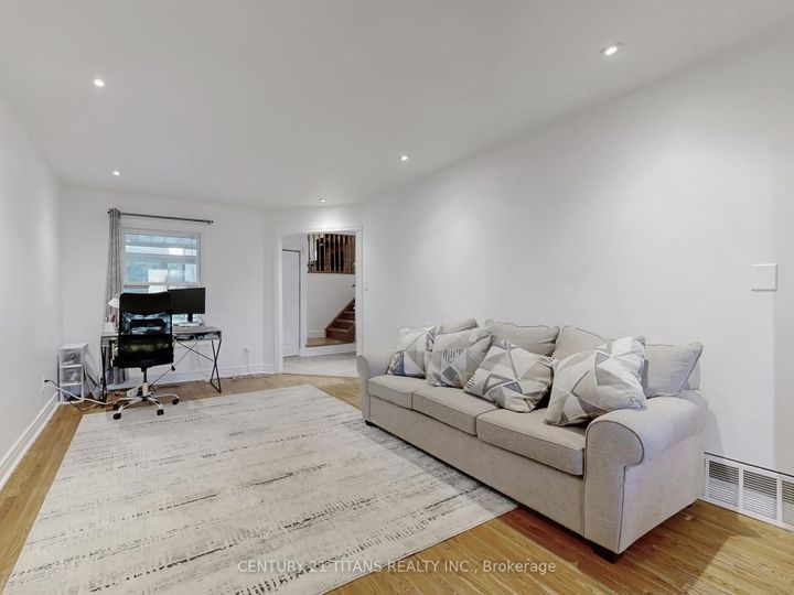 Photo 4 at 1640 Tawnberry Street, Brock Ridge, Pickering