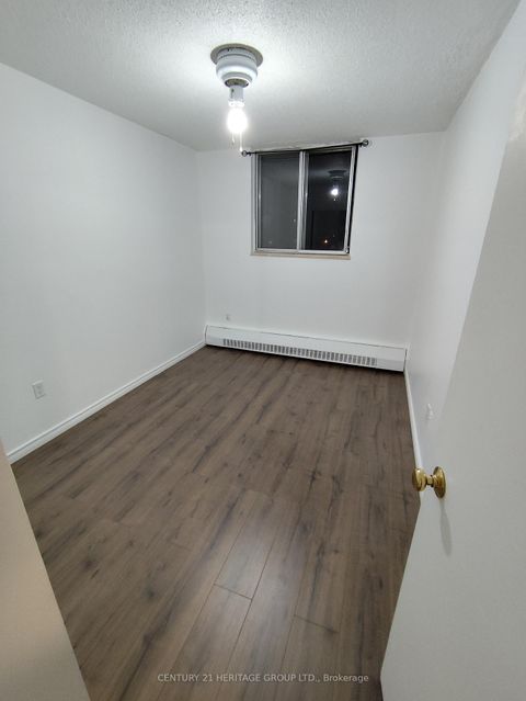 Photo 9 at 612 - 100 Lotherton Pathway, Glen Park, Toronto