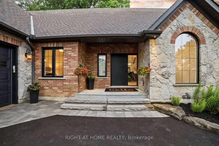 Photo 1 at 515 Hamilton Drive, Ancaster, Hamilton