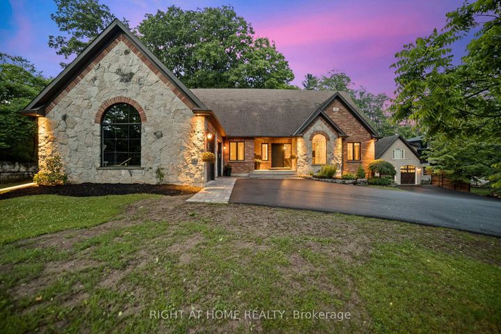 Photo 2 at 515 Hamilton Drive, Ancaster, Hamilton