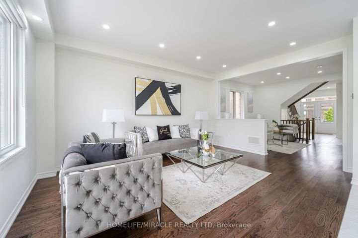 Photo 5 at 68 Circus Crescent, Northwest Brampton, Brampton