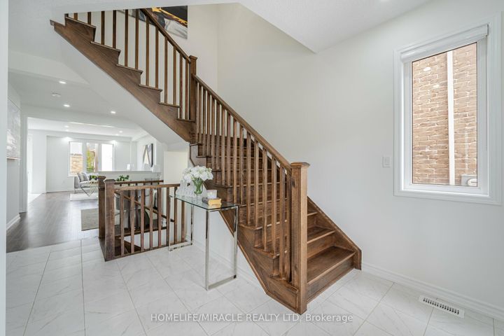 Photo 11 at 68 Circus Crescent, Northwest Brampton, Brampton