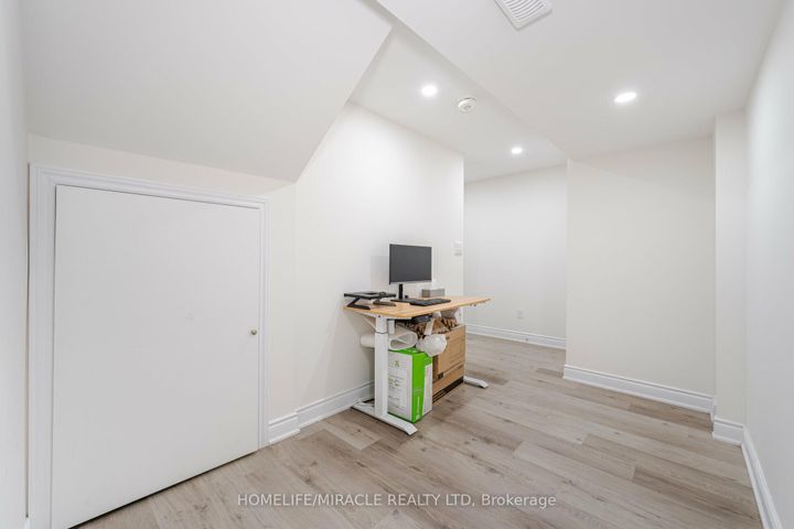 Photo 23 at 68 Circus Crescent, Northwest Brampton, Brampton