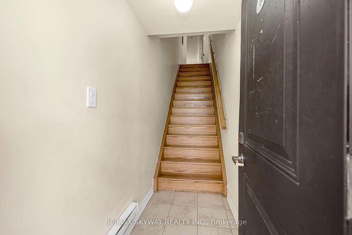 Photo 2 at 10 - 200 Veterans Drive, Northwest Brampton, Brampton