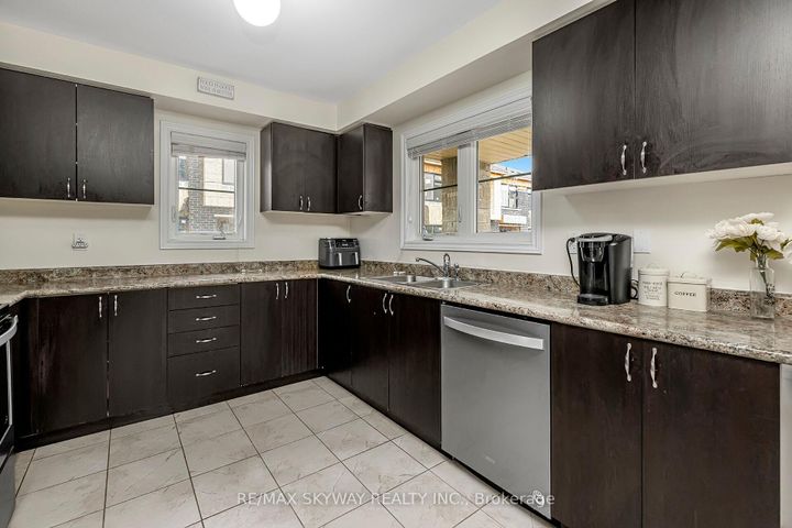 Photo 4 at 10 - 200 Veterans Drive, Northwest Brampton, Brampton