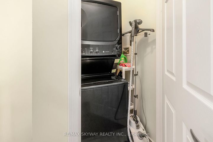 Photo 14 at 10 - 200 Veterans Drive, Northwest Brampton, Brampton