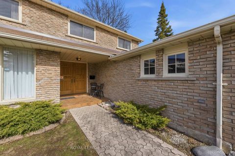 Photo 2 at 20 Inverary Crescent, Sullivan, Toronto