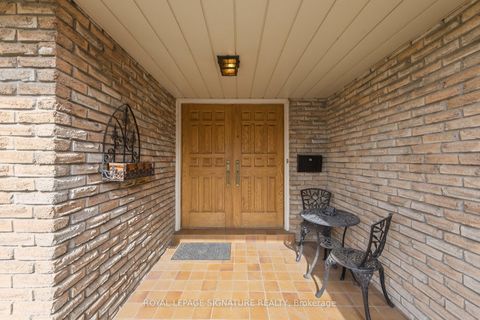 Photo 3 at 20 Inverary Crescent, Sullivan, Toronto