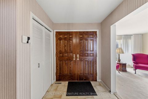 Photo 4 at 20 Inverary Crescent, Sullivan, Toronto