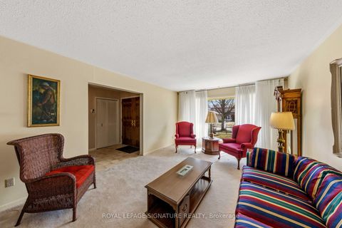 Photo 5 at 20 Inverary Crescent, Sullivan, Toronto