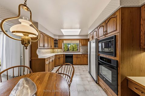 Photo 11 at 20 Inverary Crescent, Sullivan, Toronto
