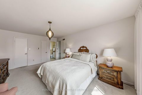 Photo 26 at 20 Inverary Crescent, Sullivan, Toronto