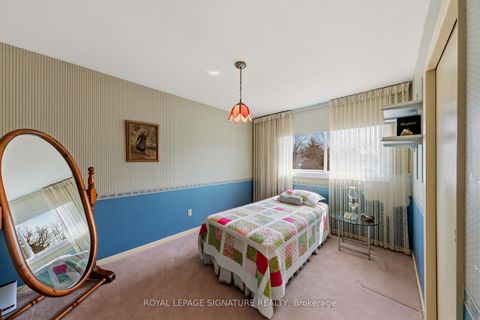 Photo 33 at 20 Inverary Crescent, Sullivan, Toronto