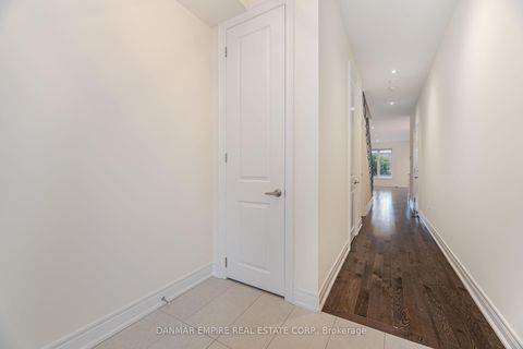 Photo 3 at 11 Hiawatha Court, Islington Woods, Vaughan