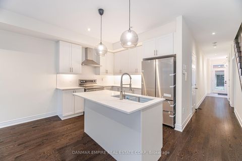 Photo 4 at 11 Hiawatha Court, Islington Woods, Vaughan