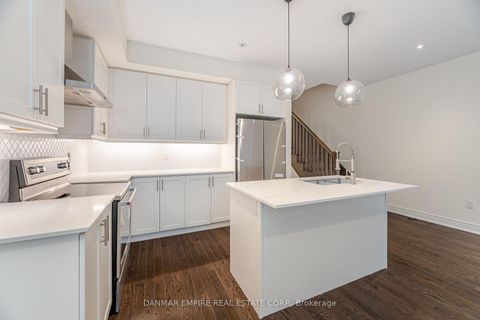 Photo 6 at 11 Hiawatha Court, Islington Woods, Vaughan