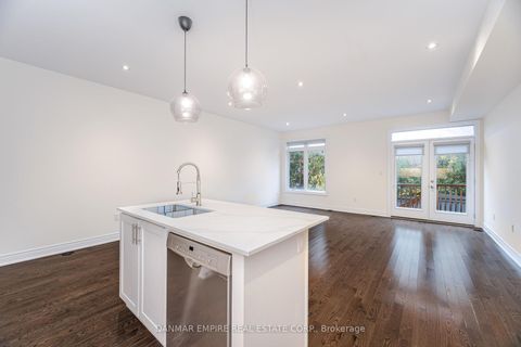 Photo 7 at 11 Hiawatha Court, Islington Woods, Vaughan