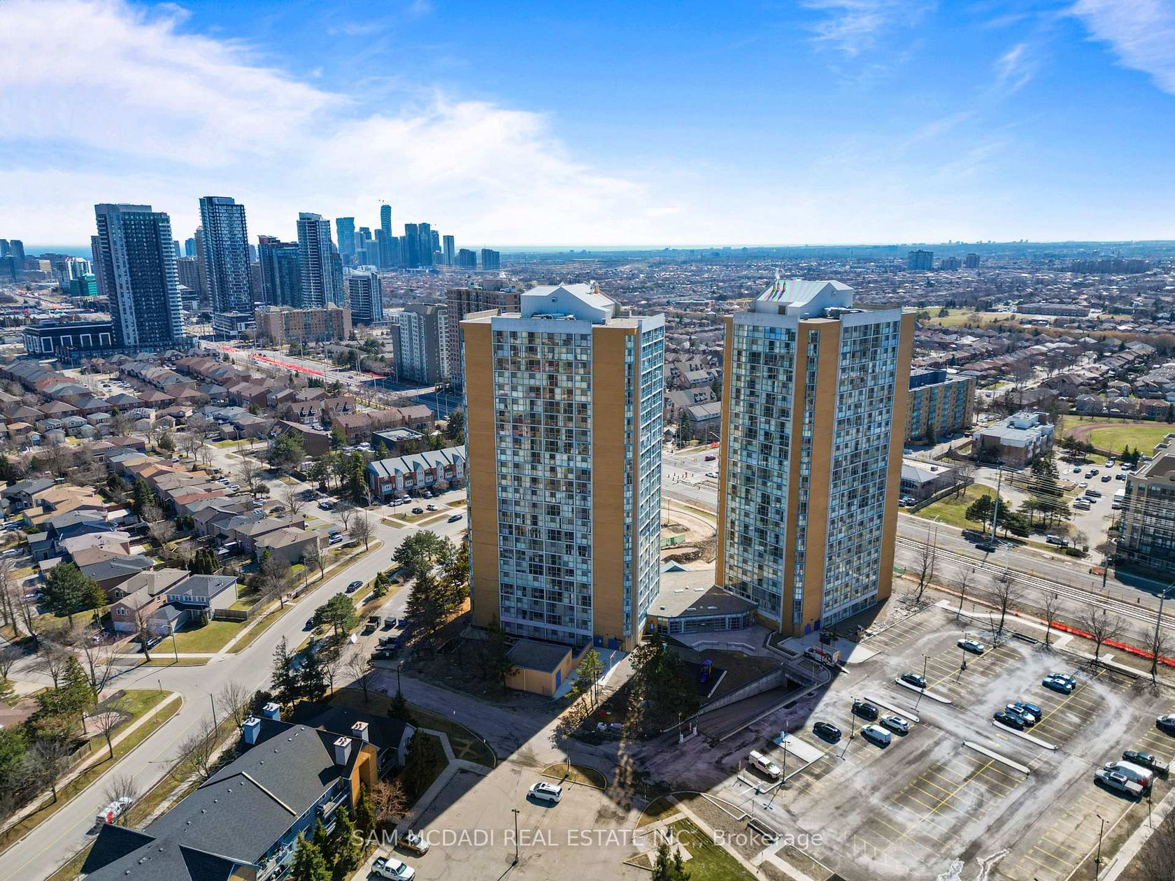 1111 - 35 Trailwood Drive, Hurontario, Mississauga 