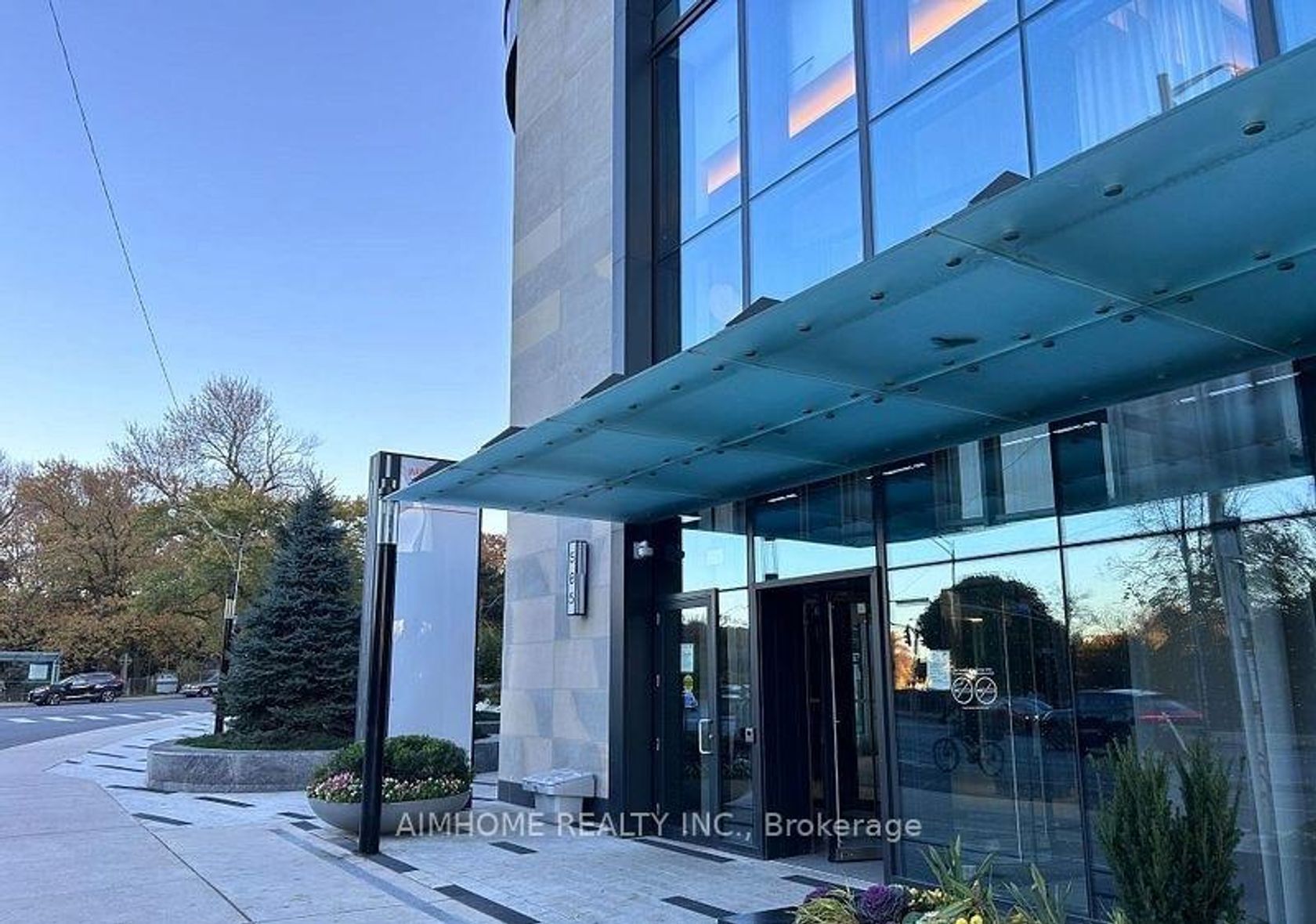 1722 - 585 Bloor Street E, North St. James Town, Toronto photo number 2