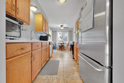 Photo 12 at 102 Penfound Drive, Bowmanville, Clarington