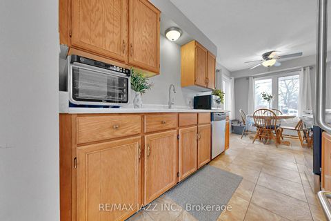 Photo 13 at 102 Penfound Drive, Bowmanville, Clarington