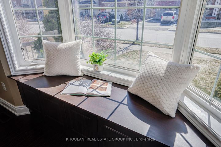 Photo 10 at 13 Brentwick Drive, Credit Valley, Brampton
