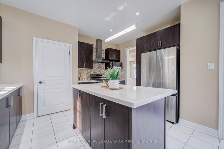 Photo 13 at 13 Brentwick Drive, Credit Valley, Brampton